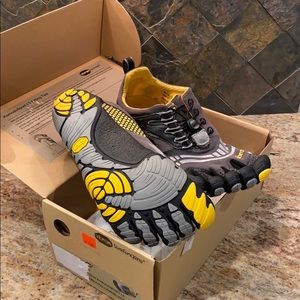 Vibram Five Fingers KomodoSport LS shoes size 37